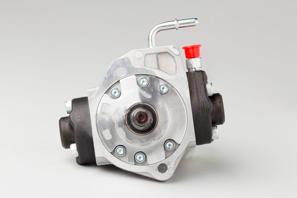 Side view of DENSO DCRP300950 High Pressure Pump