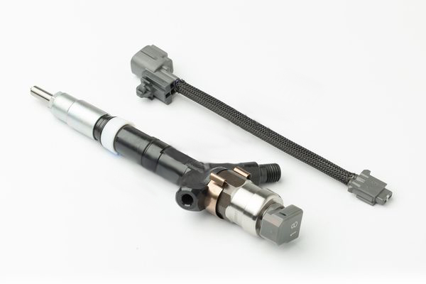 Side view of DENSO DCRI100740 Injectors